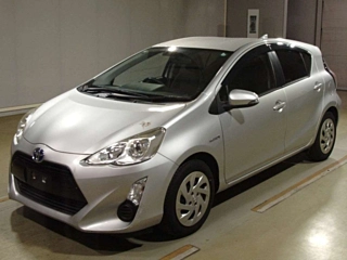 TOYOTA AQUA 2016