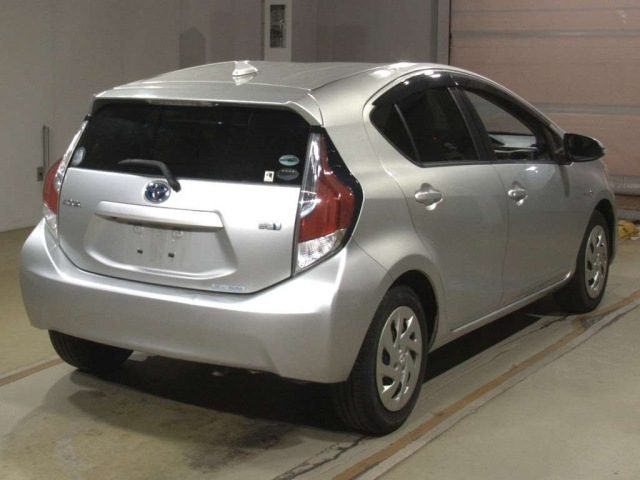 TOYOTA AQUA 2016