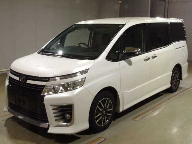 TOYOTA VOXY 2015