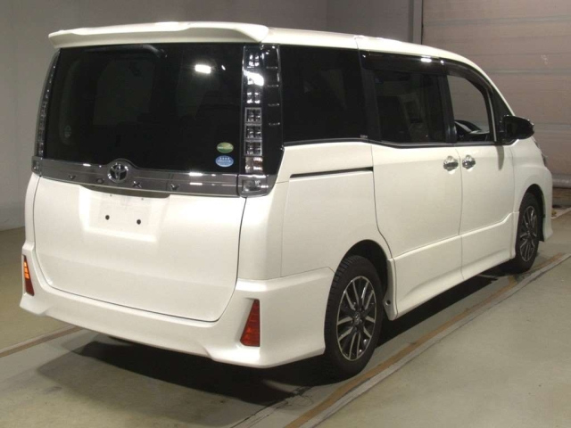 TOYOTA VOXY 2015