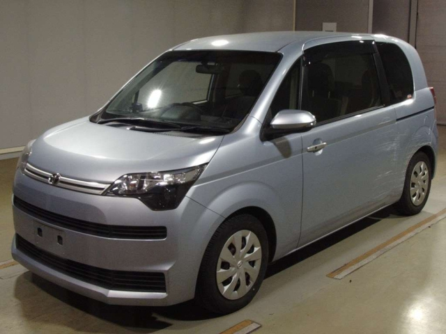 TOYOTA SPADE 2016