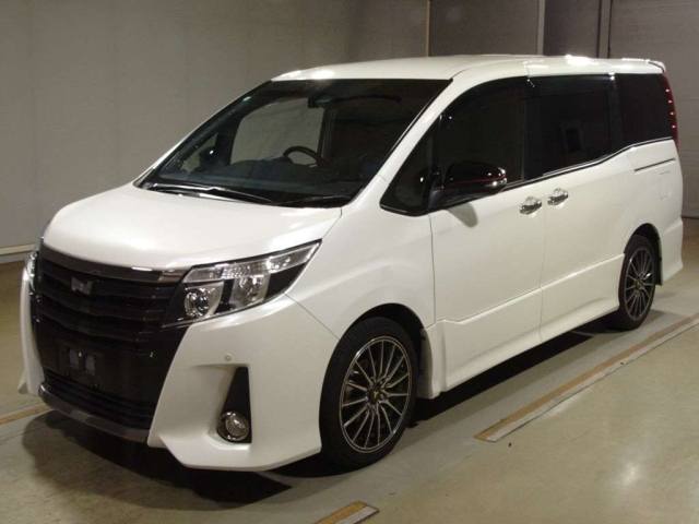 TOYOTA NOAH 2016