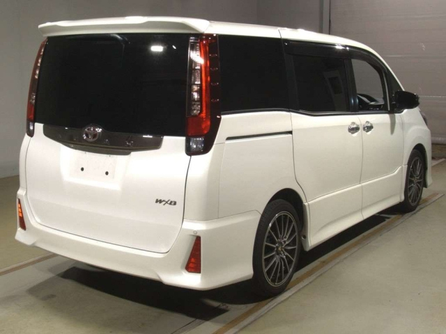 TOYOTA NOAH 2016