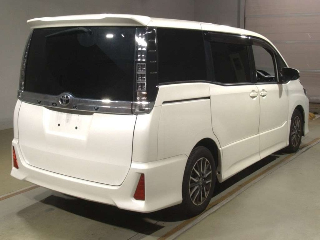 TOYOTA VOXY 2014