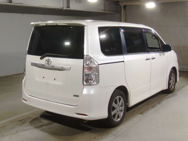 TOYOTA VOXY 2009