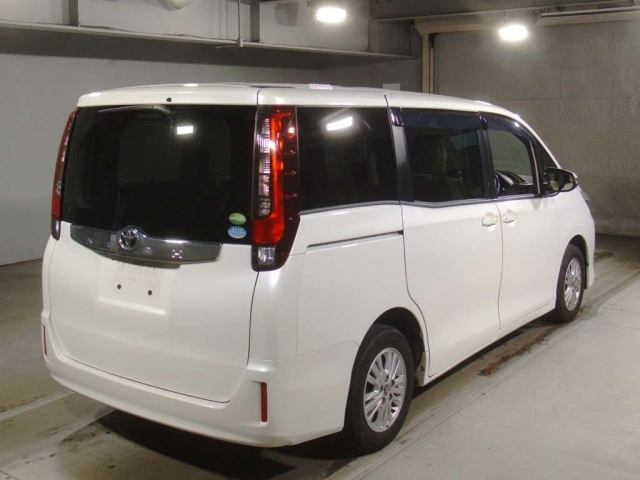 TOYOTA NOAH 2017