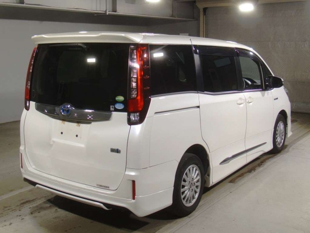 TOYOTA NOAH 2015