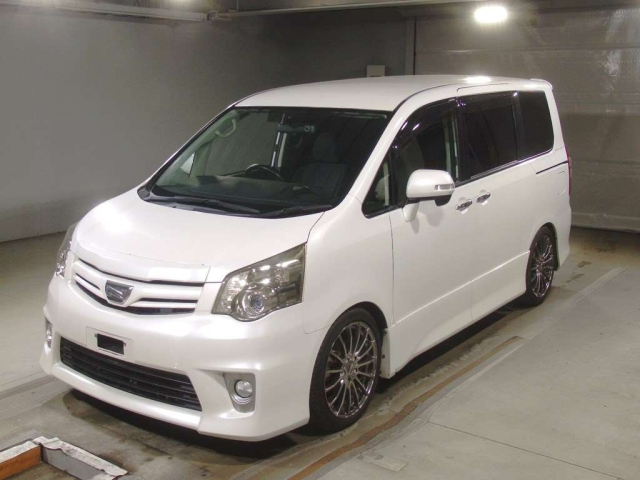 TOYOTA NOAH 2012