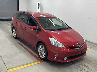 TOYOTA PRIUS ALPHA 2013
