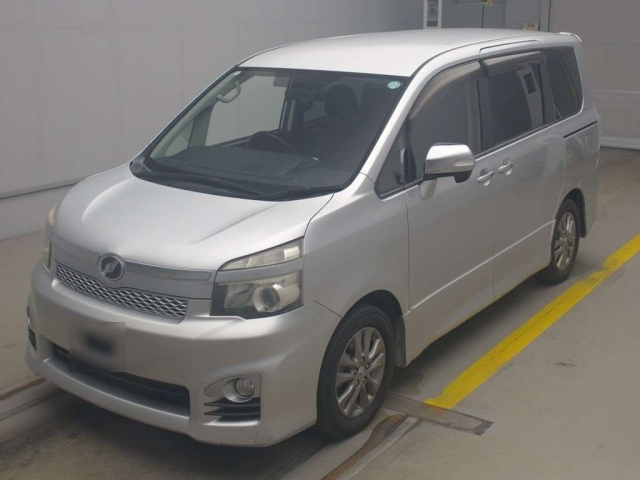 TOYOTA VOXY 2010
