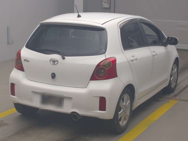 TOYOTA VITZ 2010