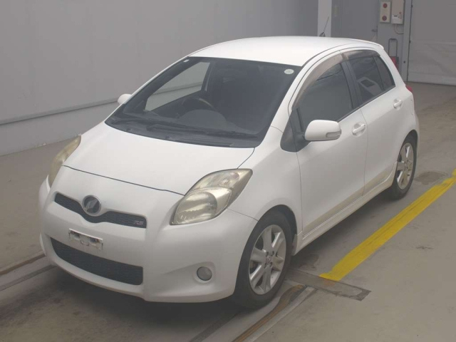TOYOTA VITZ 2010
