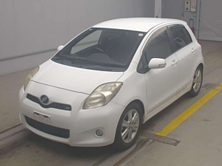 TOYOTA VITZ 2010