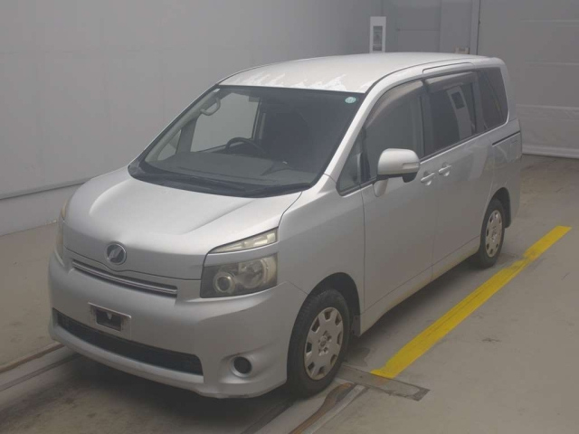 TOYOTA VOXY 2009