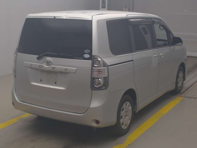 TOYOTA VOXY 2009