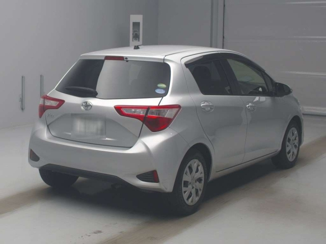 TOYOTA VITZ 2017