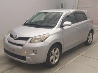 TOYOTA IST 2010