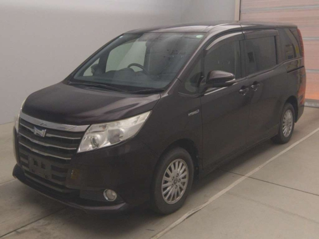 TOYOTA NOAH 2014