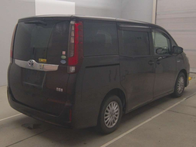 TOYOTA NOAH 2014