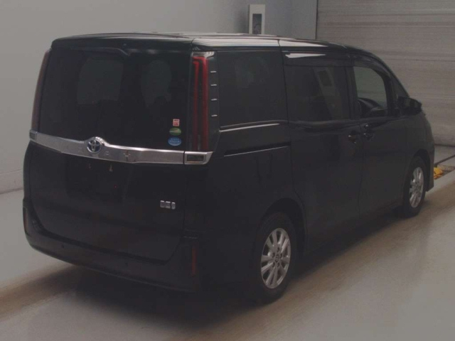 TOYOTA NOAH 2021