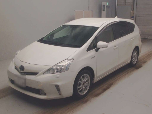 TOYOTA PRIUS ALPHA 2014