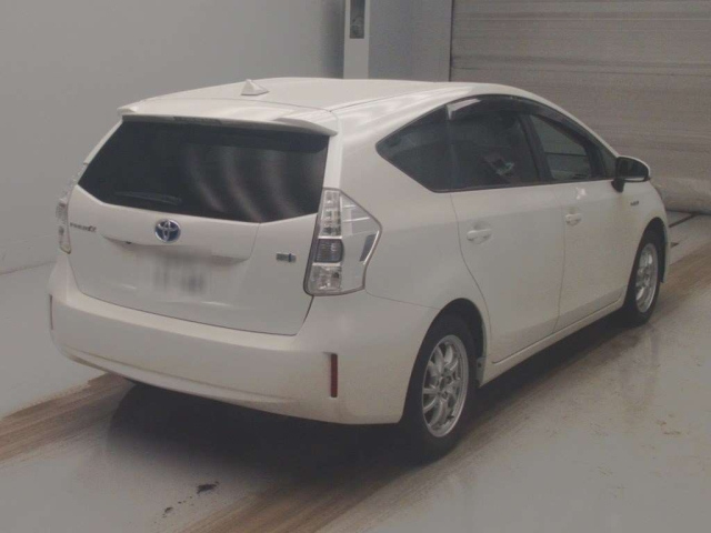 TOYOTA PRIUS ALPHA 2014