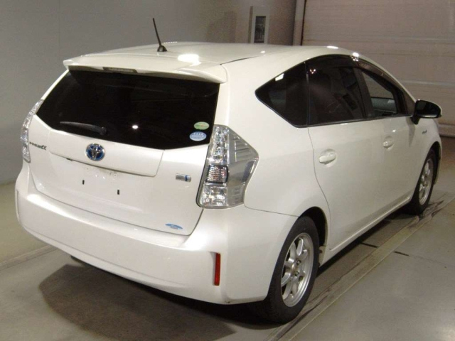 TOYOTA PRIUS ALPHA 2012