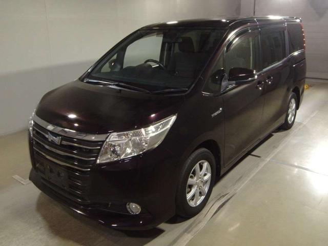 TOYOTA NOAH 2014