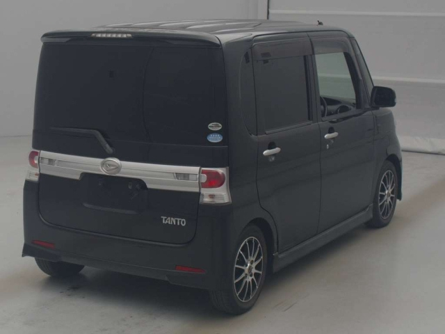 DAIHATSU TANTO 2010