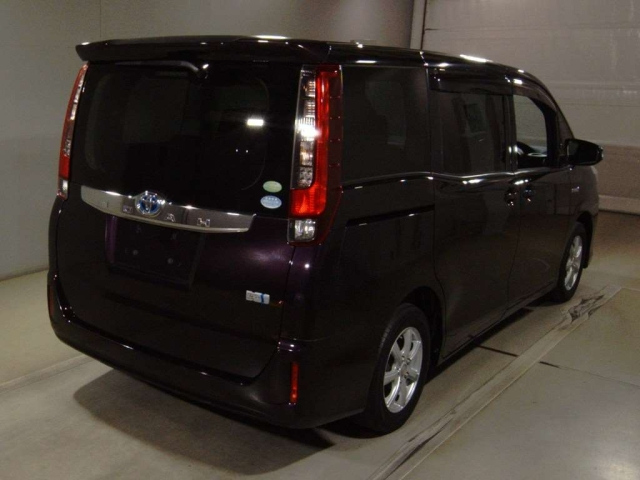 TOYOTA NOAH 2014
