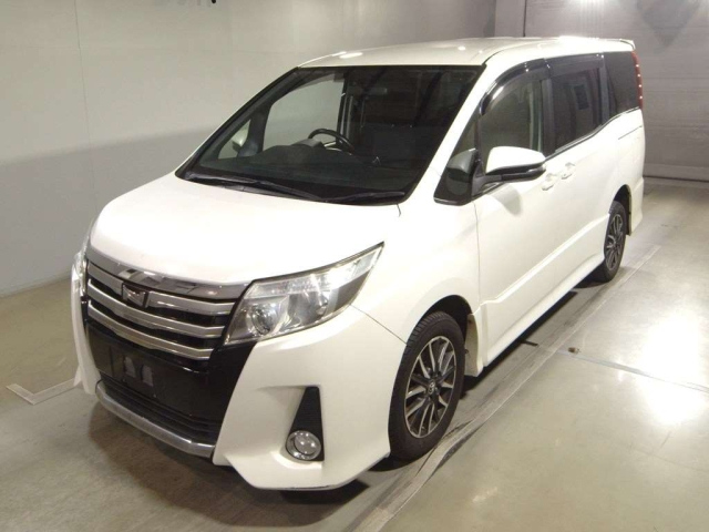 TOYOTA NOAH 2015