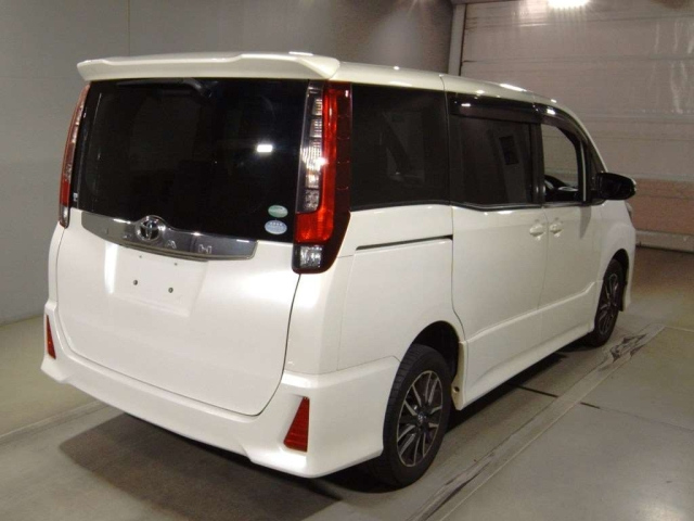 TOYOTA NOAH 2015