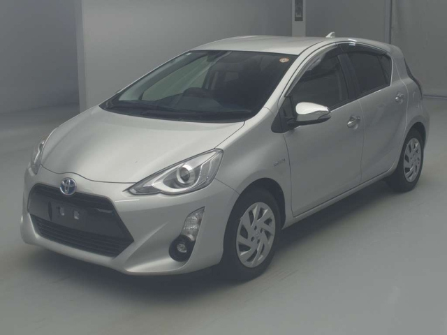 TOYOTA AQUA 2015