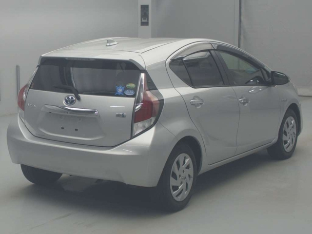 TOYOTA AQUA 2015