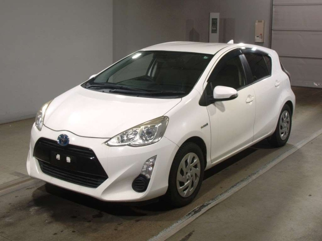 TOYOTA AQUA 2016
