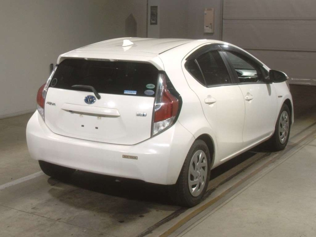 TOYOTA AQUA 2016