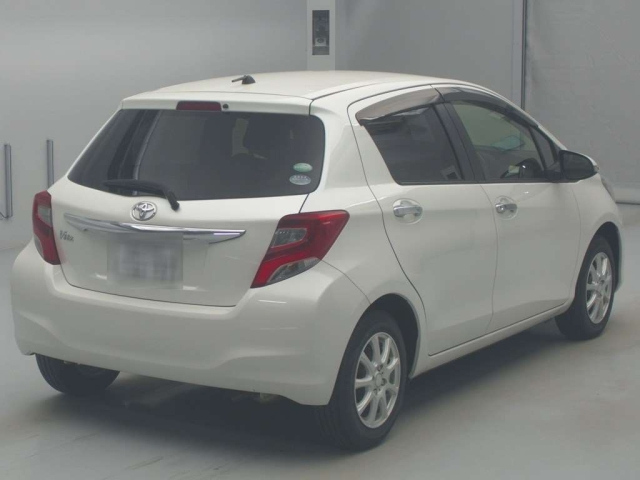 TOYOTA VITZ 2016