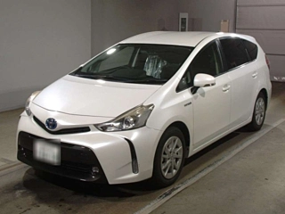 TOYOTA PRIUS ALPHA 2015