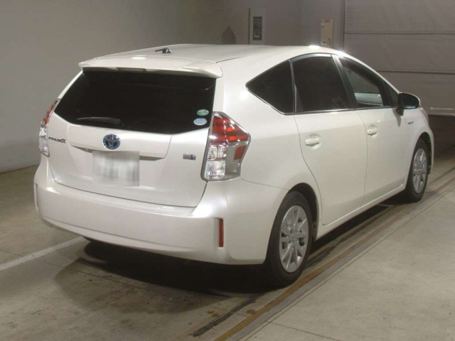 TOYOTA PRIUS ALPHA 2015
