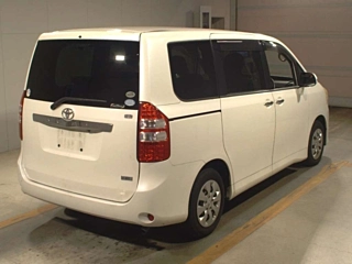 TOYOTA NOAH 2011