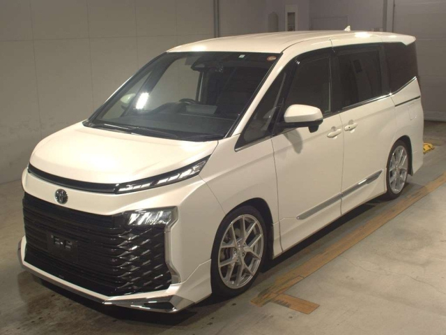 TOYOTA VOXY 2023