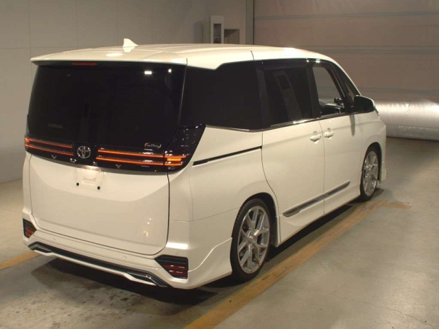 TOYOTA VOXY 2023