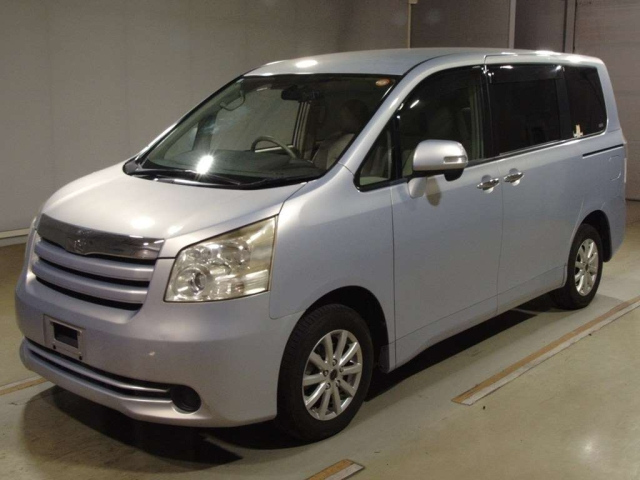 TOYOTA NOAH 2009