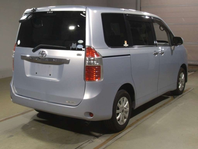 TOYOTA NOAH 2009