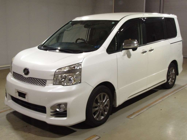 TOYOTA VOXY 2013