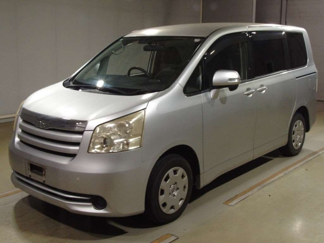 TOYOTA NOAH 2008
