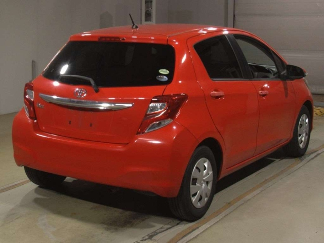 TOYOTA VITZ 2015