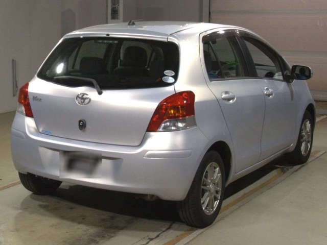 TOYOTA VITZ 2010