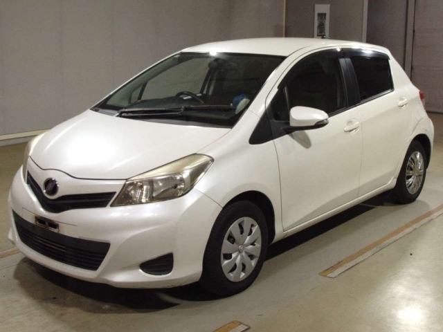 TOYOTA VITZ 2013
