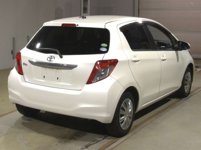 TOYOTA VITZ 2013